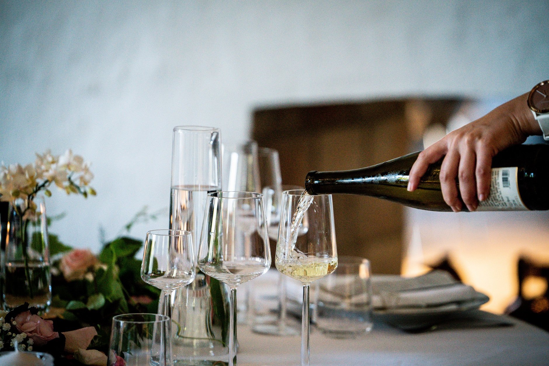 Wine glasses: how to choose the right one for every occasion. Wine glasses: how to choose the right one for every occasion.