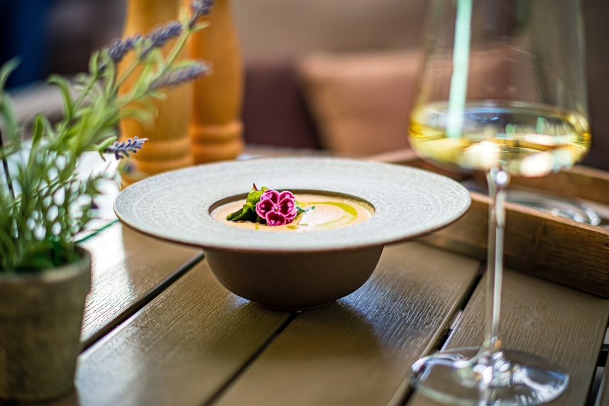 Here comes the cold: which wines to pair with broths and creamy or velvety soups?